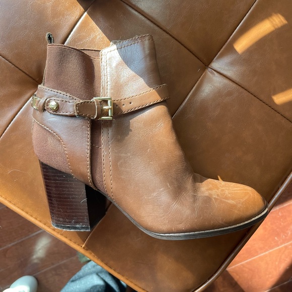 Tommy Hilfiger Ankle Boots Size 8.5 Brown Faux Leather Heel Booties - Picture 3 of 9